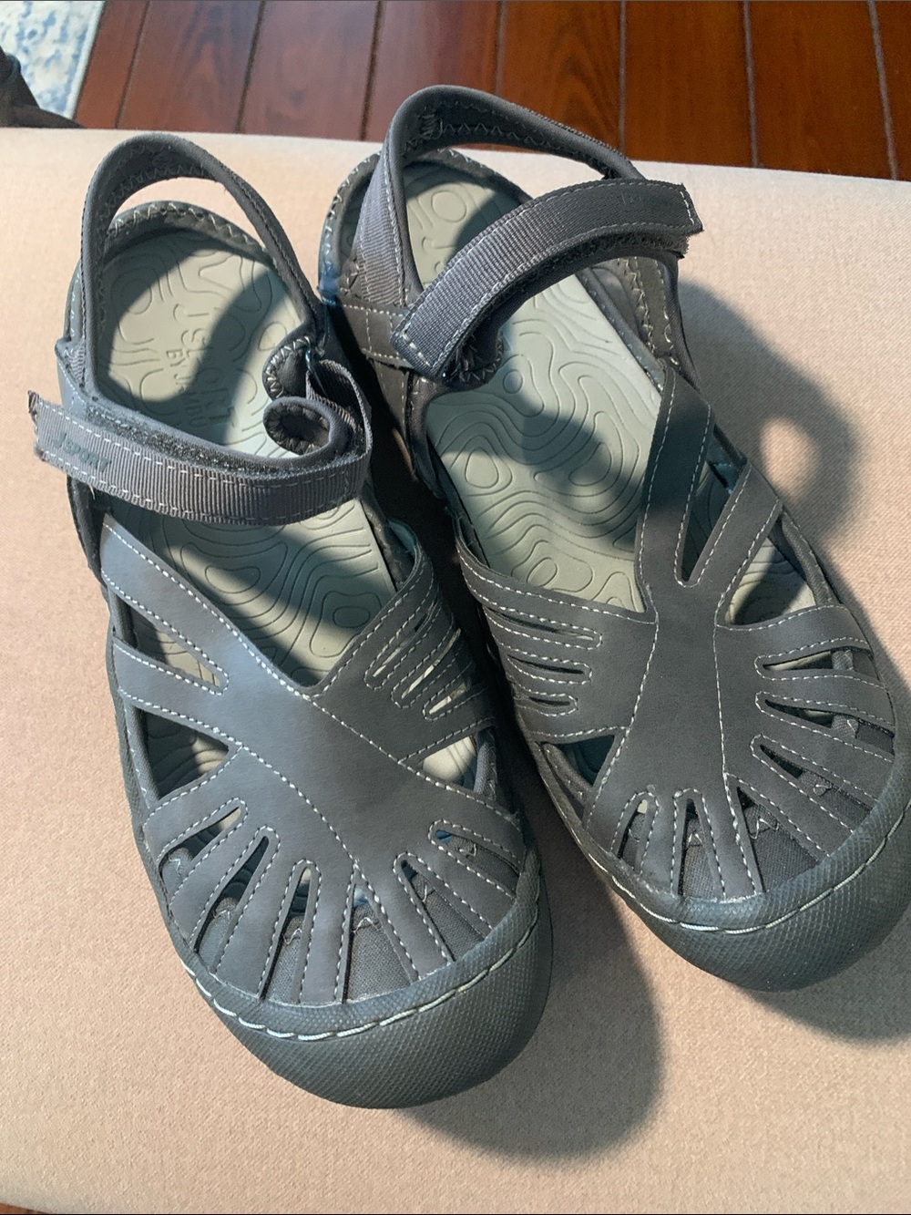 Womens Grey Closed-Toe Sandals with Hook-and-Loop Strap